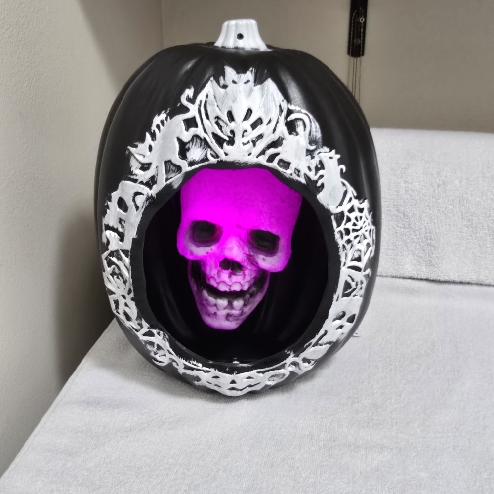 Gemmy Light Up Skull Blow Mold Skeleton Pumpkin Halloween Display Works
